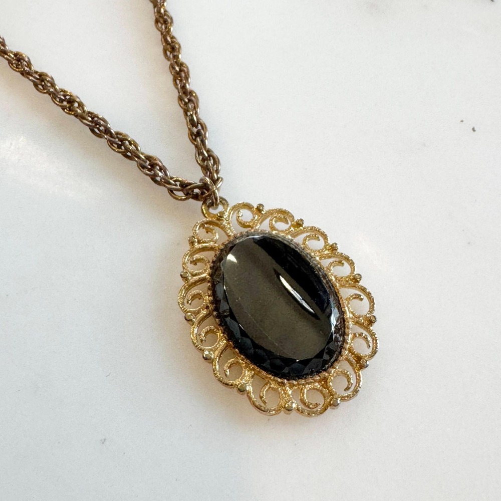Vintage Gold Tone Filigree Black Glass Stone Oval Pendant Necklace 24 Inch Chain